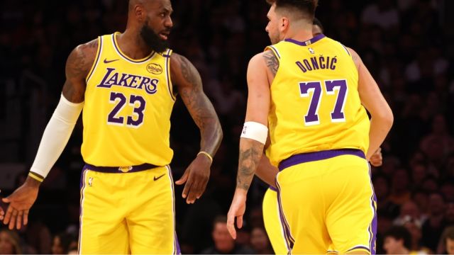 【2025年03月07日 尼克斯vs湖人集锦】湖人加时力克尼克斯：八连胜捍卫西部第二，詹姆斯胜场超邓肯，东契奇出战8胜2负