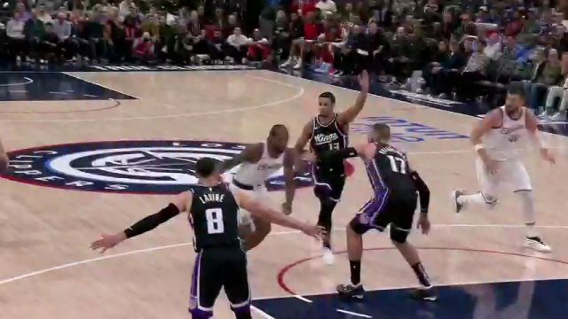 【2025年03月10日 国王vs快船集锦】没难度我不进！小卡突破对抗艰难一抛 高难神仙球挽留住一线生机