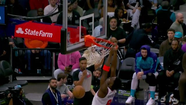 【2025年03月21日 尼克斯vs黄蜂集锦】传的精妙终结的完美 布里奇斯击地助飞阿奴诺比双手扣进