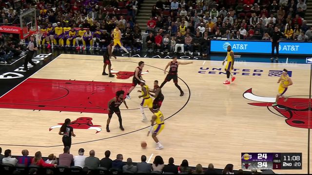 【2025年03月28日 湖人vs公牛集锦】小里当家！里夫斯追分时刻不手软 内外开花迫近分差