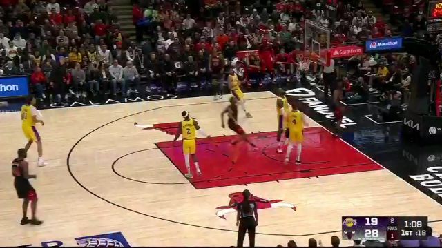 【2025年03月28日 湖人vs公牛集锦】宛如球场精灵！怀特运球闪展腾挪 撕裂湖人防守轻松上篮取分