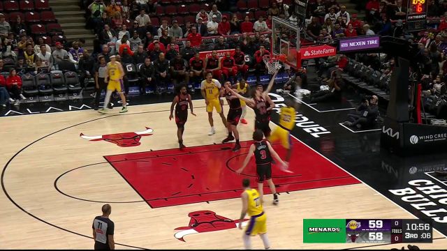 【2025年03月28日 湖人vs公牛集锦】给小年轻上上课！詹姆斯单挑布泽里斯游刃有余 碾压防守强势怼进