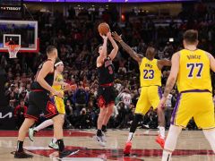 公牛官方晒吉迪绝杀一幕：湖人球迷面如死灰 全场疯狂庆祝横扫豪门