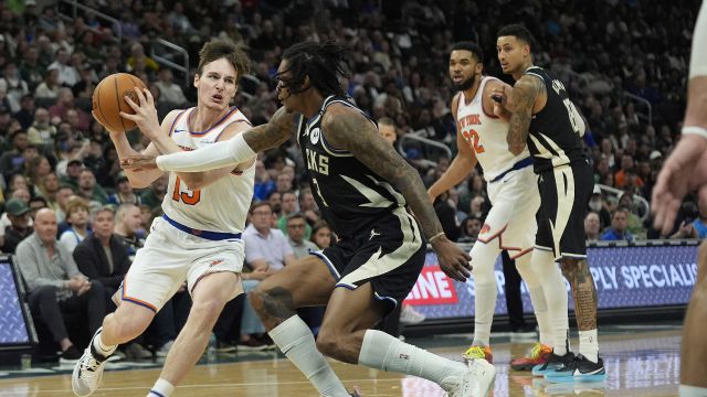 【2025年03月29日 尼克斯vs雄鹿集锦】尼克斯vs雄鹿精彩集锦 尼克斯六人上双送雄鹿3连败