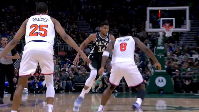 【2025年03月29日 尼克斯vs雄鹿集锦】动作行云流水！字母哥蝴蝶穿花翻身过掉防守轻松上篮