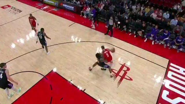 【2025年04月03日 爵士vs火箭集锦】得不偿失！狄龙脚踢塞克斯顿面部吃技犯 累计16T下场战雷霆自动禁赛