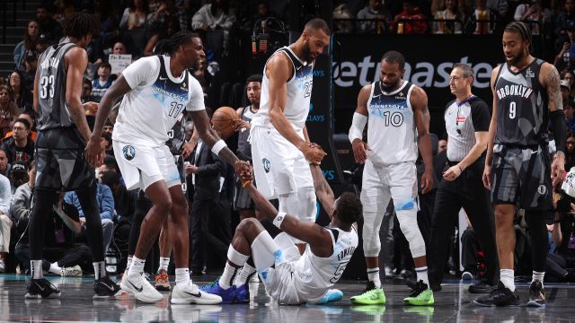 【2025年04月04日 森林狼vs篮网集锦】森林狼105-90篮网 爱德华兹受伤后王者归来率队战胜篮网