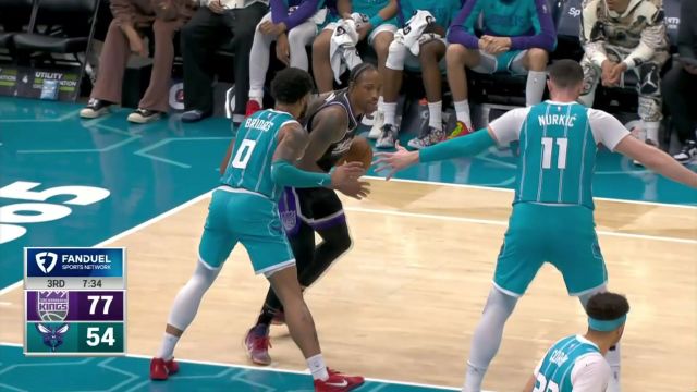 【2025年04月05日 国王vs黄蜂集锦】招牌技能显身手！德罗赞转身后仰皮球空心入网