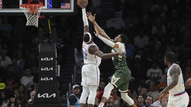 【2025年04月06日 雄鹿vs热火集锦】雄鹿vs热火精彩集锦 字母哥轰下大号三双加时战胜热火