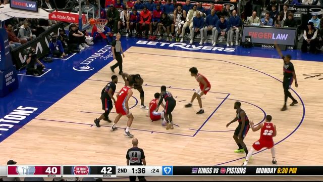 【2025年04月06日 灰熊vs活塞集锦】因祸得福！奥萨尔-汤普森出其不意捞回篮球双手暴扣得手