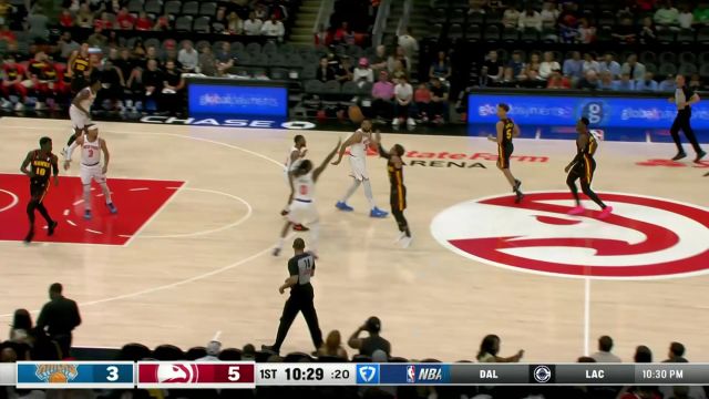 【2025年04月06日 尼克斯vs老鹰集锦】开场手感相当不错！特雷杨连续命中两记外线三分