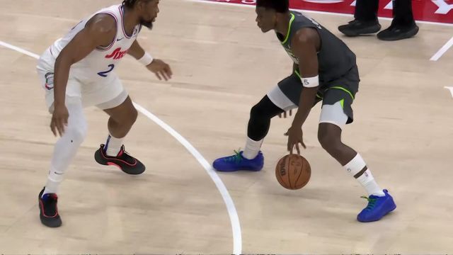 【2025年04月06日 森林狼vs76人集锦】弹道极其精准 迪文琴佐自信三分出手实施精准打击