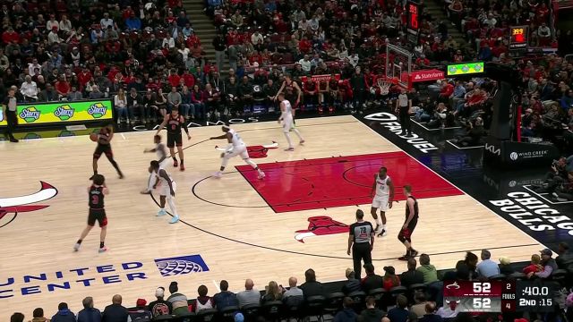 【2025年04月10日 热火vs公牛集锦】默契连线！吉迪接怀特击地妙传飞身上篮造成2+1