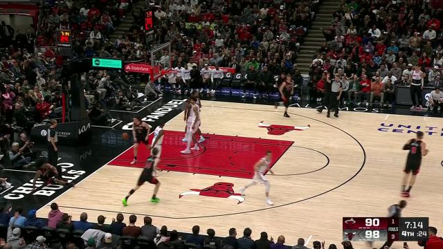 【2025年04月10日 热火vs公牛集锦】胸有成竹丝毫不慌 怀特扛起进攻重任连砍4分扩大分差