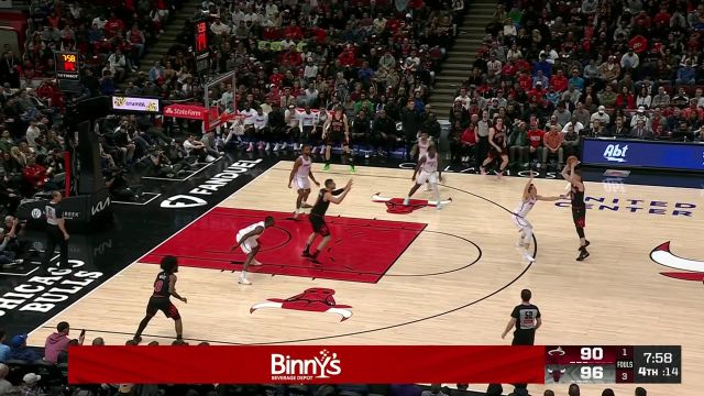 【2025年04月10日 热火vs公牛集锦】伤害不大侮辱性极强 李凯尔铁血防守站帽武切维奇