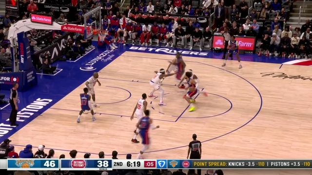 【2025年04月11日 尼克斯vs活塞集锦】力拔山兮气盖世！杜伦抢到进攻篮板转身暴扣一气呵成