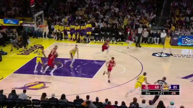 【2025年04月12日 火箭vs湖人集锦】希望无大碍 詹姆斯突遇不适一瘸一拐下场休息