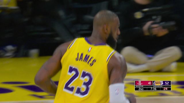 【2025年04月12日 火箭vs湖人集锦】神奇操作点燃全场 詹姆斯不看人妙传助范德比尔特飞身攻筐