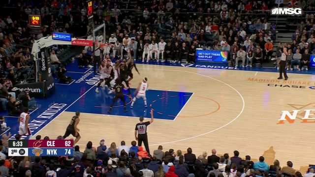 【2025年04月12日 骑士vs尼克斯集锦】转换反击势如破竹！艾伦快速上球加兰妙传奥科罗轻松扣篮得手