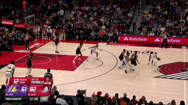 【2025年04月14日 湖人vs开拓者集锦】湖人队精妙配合觅得良机 布朗尼不负众望飞扣终结