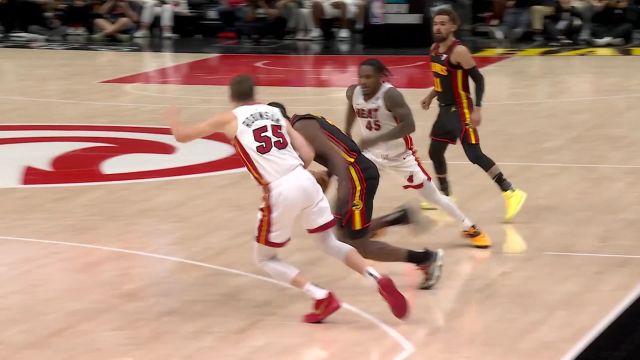 【2025年04月19日 热火vs老鹰集锦】展示个人进攻能力！勒维尔潇洒控运拉回撤步三分一发入魂