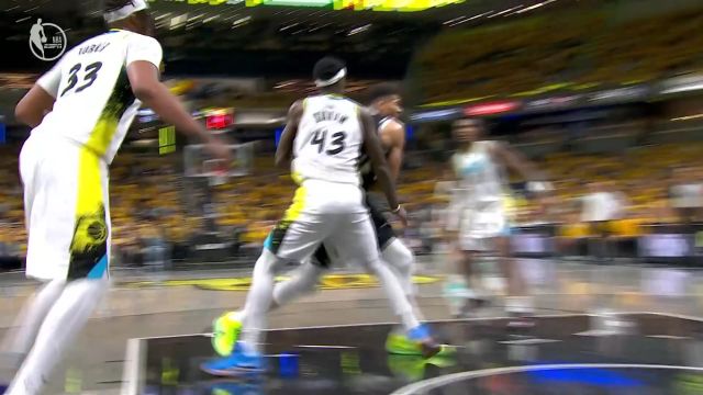 【2025年04月20日 雄鹿vs步行者集锦】宛如游龙戏凤 字母哥变向突破杀入禁区高难度打成2+1