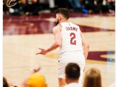 末节16分引一波流！杰罗姆26分钟28分生涯之夜 骑士256万赚翻