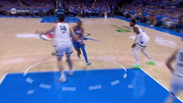 【2025年04月23日 灰熊vs雷霆集锦】抓住机会推反击！杰威挥动长臂直接抢断随后滑翔飞扣肆虐禁区