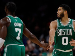 NBA季后赛凯尔特人vs魔术 杰伦布朗单核带队再下一城！记者盛赞其MVP表现