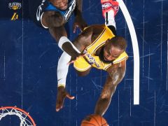 三分三连击强行续命！詹姆斯轰38+10狂刷纪录 官方为他戴上皇冠