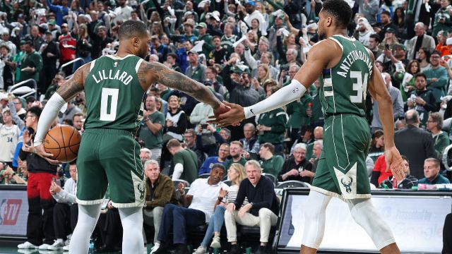 【2025年04月26日 步行者vs雄鹿集锦】步行者vs雄鹿G3五佳球 利字连线撕裂防守 哈利伯顿甩开防守单臂劈扣