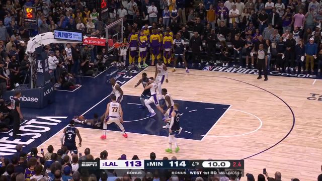 【2025年04月28日 湖人vs森林狼集锦】俯拍镜头显示没打到球！裁判改判詹姆斯犯规