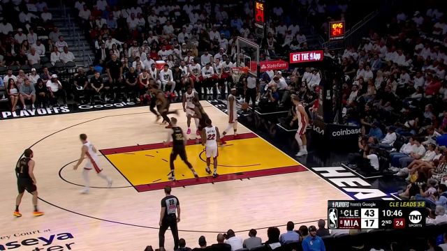 【2025年04月29日 骑士vs热火集锦】防守稀松懒散毫无威慑力 亨特丝滑切入助攻莫布利轻松虐筐