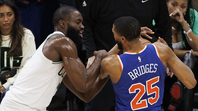 【2025年05月06日 尼克斯vs凯尔特人集锦】尼克斯108-105凯尔特人 尼克斯20分大逆转客场加时拿下系列赛开门红