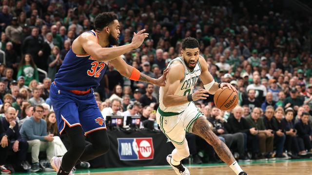 【2025年05月06日 尼克斯vs凯尔特人集锦】尼克斯108-105凯尔特人 尼克斯20分大逆转客场加时拿下系列赛开门红