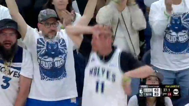 【2025年05月09日 勇士vs森林狼集锦】看得科尔直摇头！里德转换间找到追身沃克 三分一发入魂扩大优势