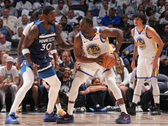 铁人！华子左小腿被踩下半场仍回归 专家一度诊断踝关节严重扭伤