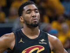 米切尔最新伤势情况！名记透露：米切尔在今日完成核磁共振检查，确诊为脚踝伤势复发