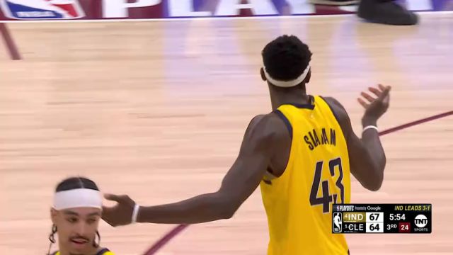 【2025年05月14日 步行者vs骑士集锦】米切尔脚部不适勉力维持 最终还是返回更衣室