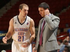 反转人生！雷霆纠错挖回31岁冠军拼图冲冠，湖人白扔3D王牌