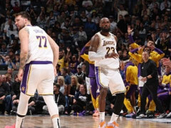 美记：湖人在通过交易引入一名首发中锋后，很可能会利用中产特例来补强替补中锋位置