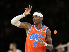 亚历山大连续第10场在雷霆主场的比赛中砍下30+，超越张伯伦独占季后赛历史第一