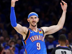 美记：当时湖人以规避奢侈税为由，仅愿意向卡鲁索开出3年2100万美元的合同