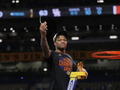 2025年NBA选秀阿莱贾-马丁 猛龙队在次轮39顺位选中强壮裸足185的控卫