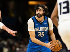 美记：联盟不少球队将目光投向魔术的中锋比塔泽，向魔术问询这位球员的交易可能性