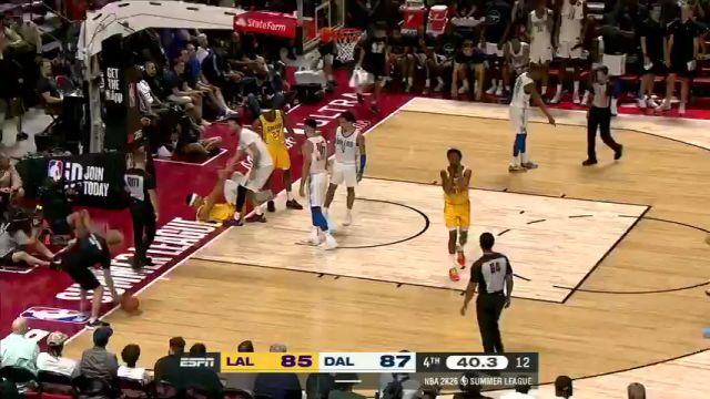 【2025年07月11日 湖人vs独行侠集锦】手感冰凉！贝兹利关键两罚不中错失扳平机会