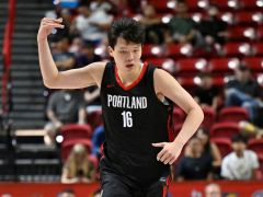 完美首秀！杨瀚森轰10+4+5+3获满堂彩，引爆热议：他是中国约基奇