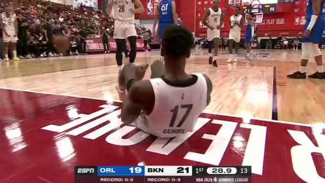 【2025年07月17日 魔术vs篮网集锦】奥拉朱旺视频没少看！塞缪尔篮下大秀梦幻脚步 晃晕防守完成高难2+1