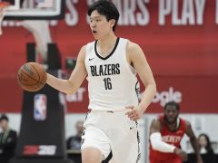 在场+19！杨瀚森8+8+5+3帽太全面 多次妙传无愧“中国约基奇”