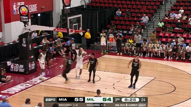 【2025年07月19日 热火vs雄鹿集锦】禁区内大门常打开 马利克-威廉姆斯携手乌姆德连得4分